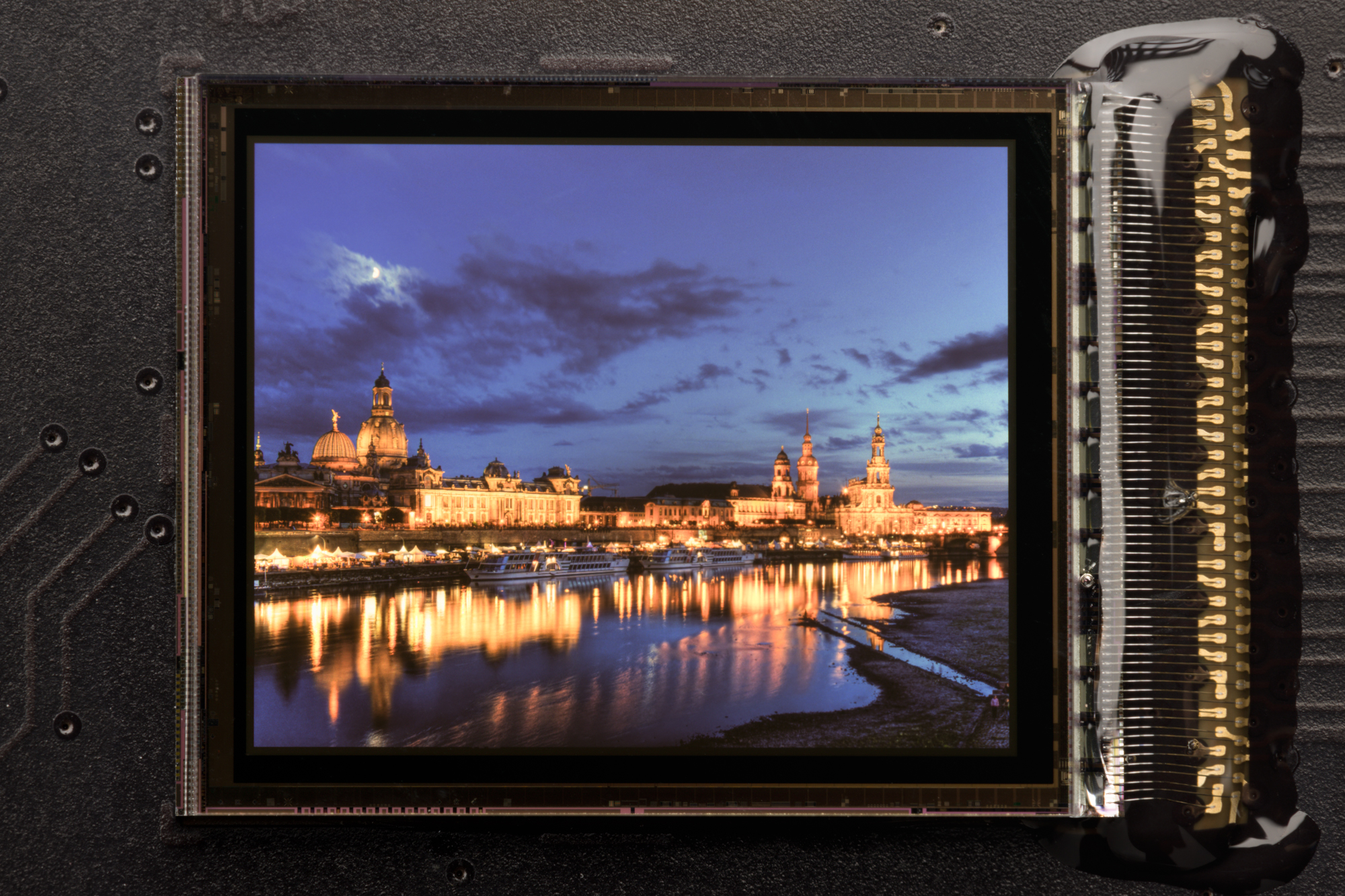 Hochvolt-CMOS-Backplane für sehr helle OLED-Mikrodisplays