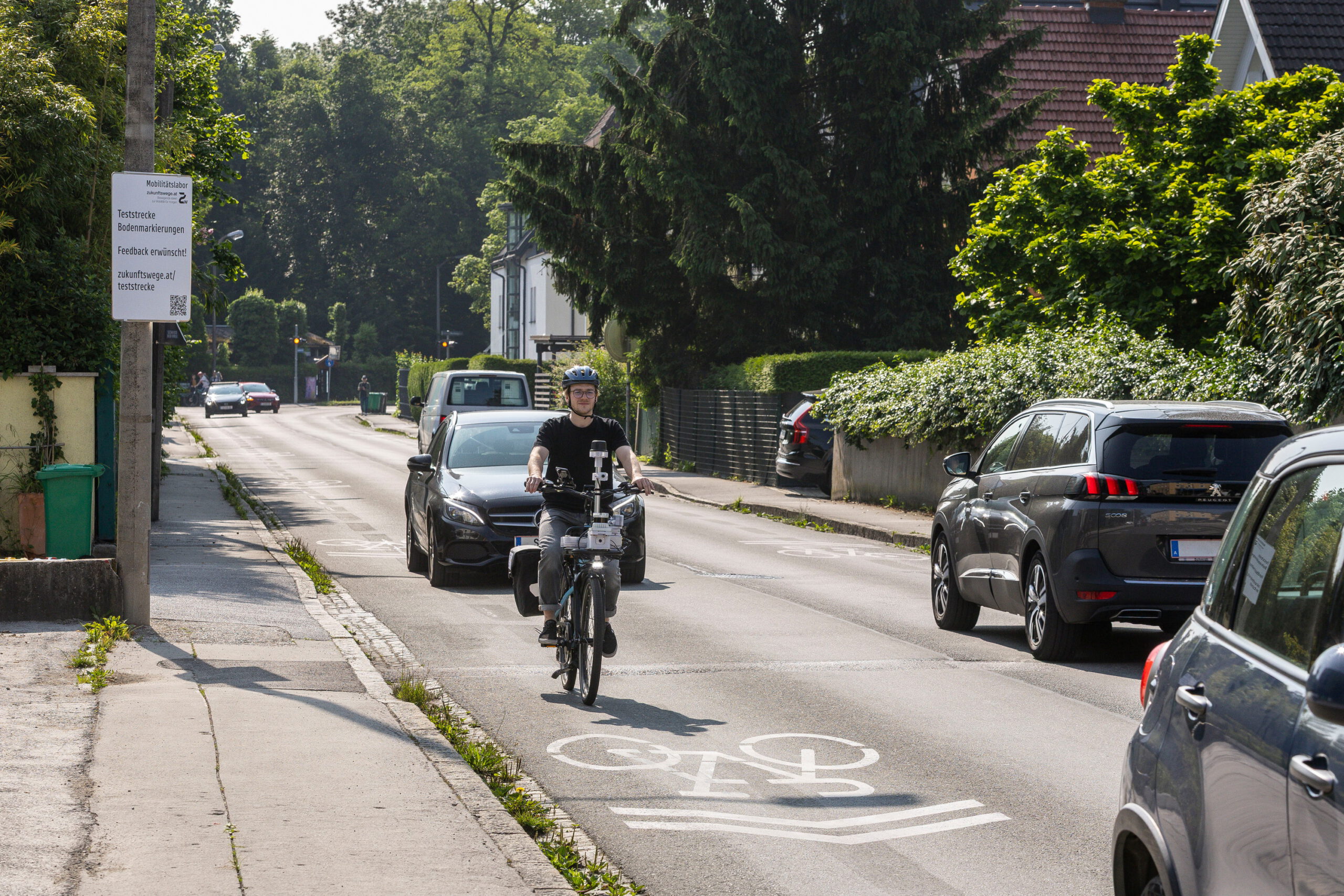 Mangelnde Sicherheit für Radfahrende – Neue Bodenmarkierungen werden mit Forschungsfahrrad überprüft