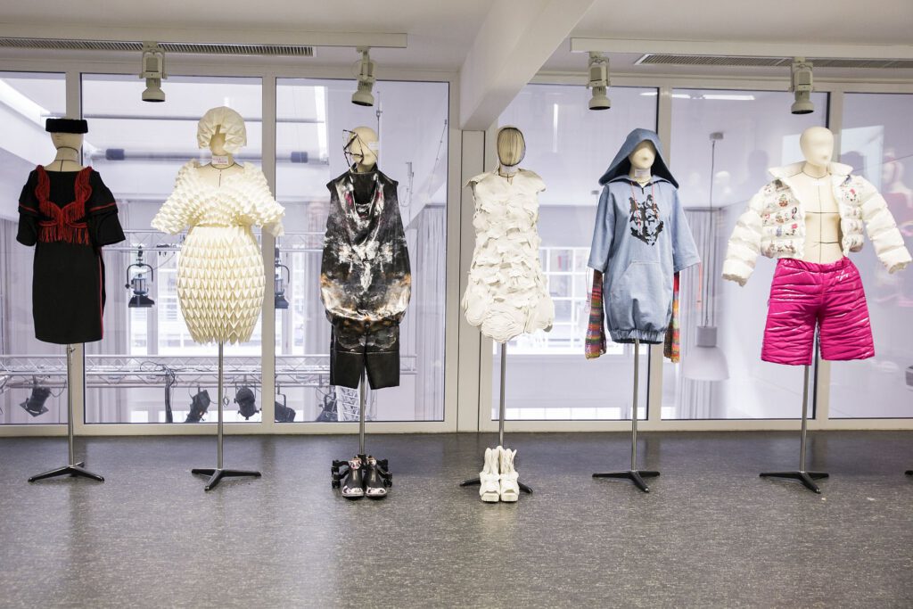 Nikolas Fahlbusch, Copyright: HTW Berlin, Ausstellung des Studiengangs Modedesign bei der Werkschau