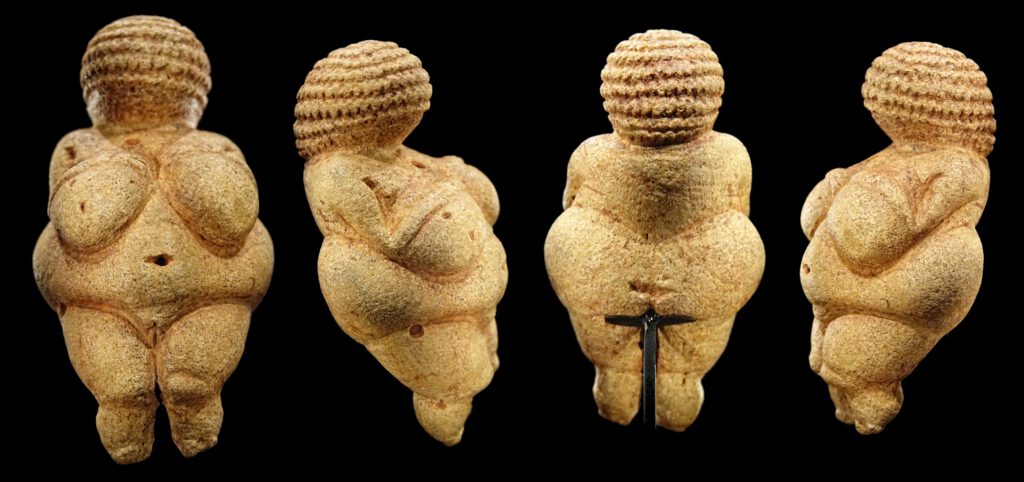 Venus von Willendorf, Ansicht von allen Seiten