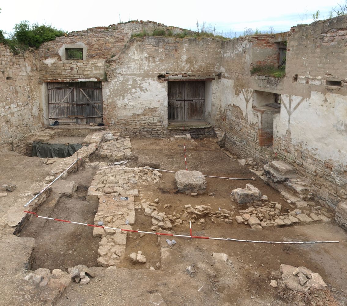 Die Burg vor dem Schloss Neuenburg – Archäologische Ausgrabungen