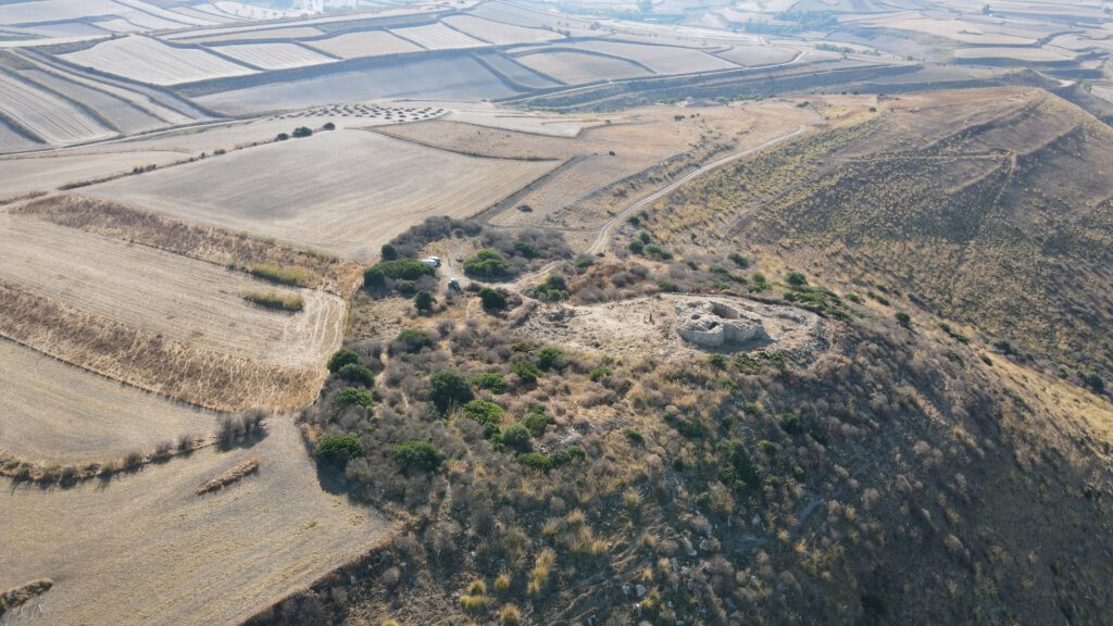 Luftaufnahme der Fundstätte Nuraghe Barru im zentral-südlichen Sardinien.
Quelle: Lars Heinze
Copyright: Drohnenfoto: Lars Heinze
