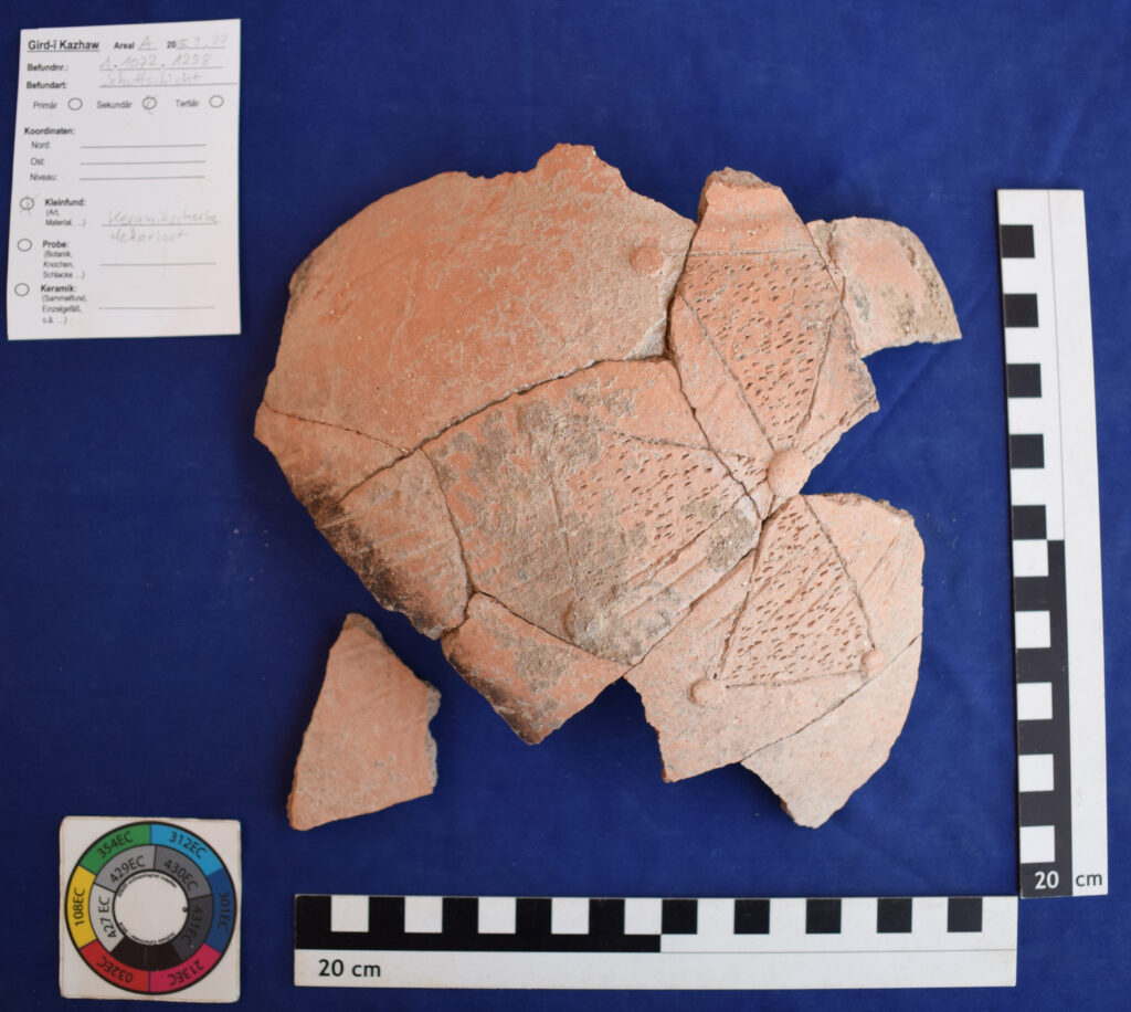 Institut für archäologische Wissenschaften , Frankfurt
Abb. 4: Raum mit Backsteinboden;