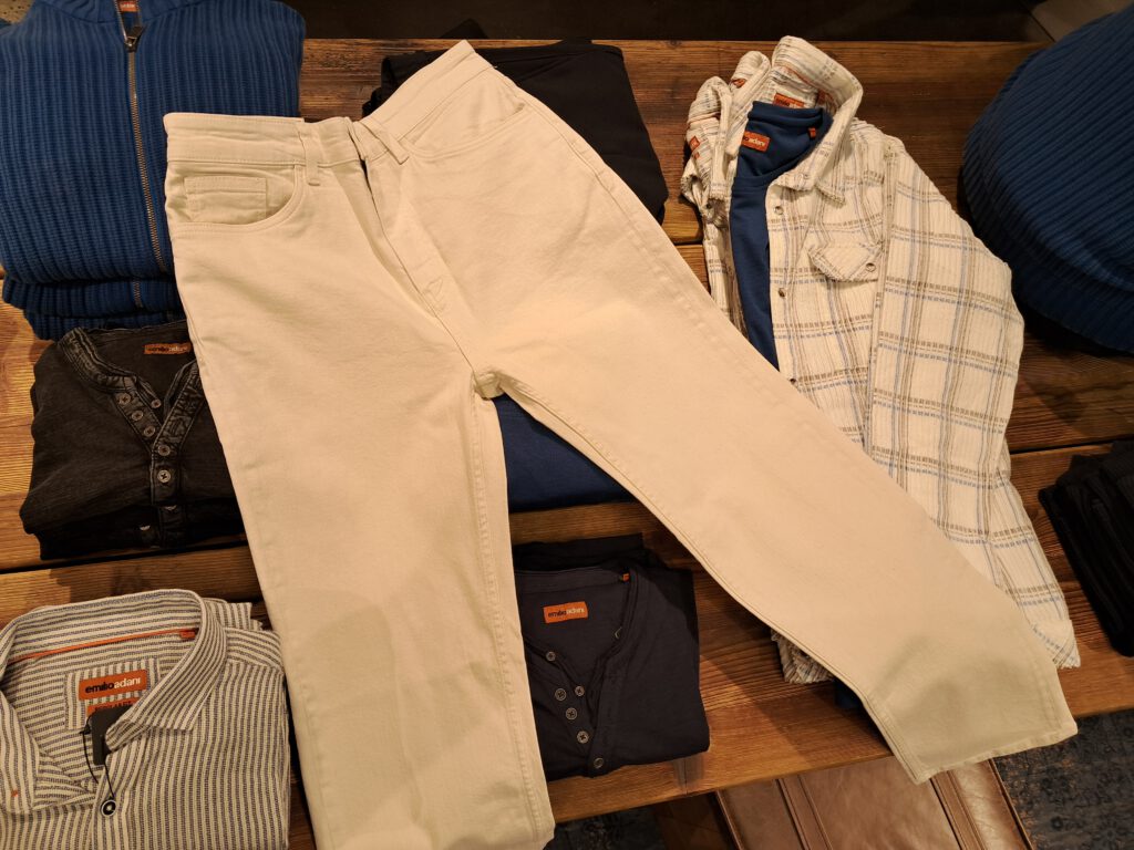 Baggy, breiter aber gerade geschnittene Hose