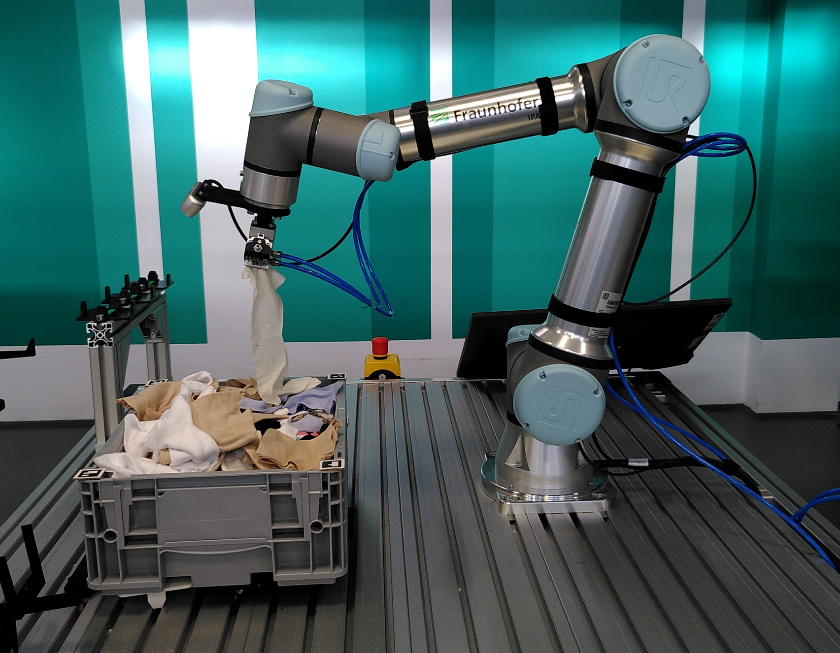 Mehr Textilrecycling dank KI-gestützter Robotik