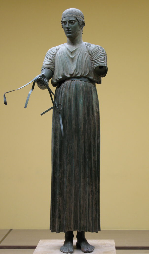 Chiton, Griech Minoisch Wagenlenker in einem ionischen Chiton AurigaDelfi

Wagenlenker in einem ionischen Chiton (Bronze, 470er Jahre v. Chr.)