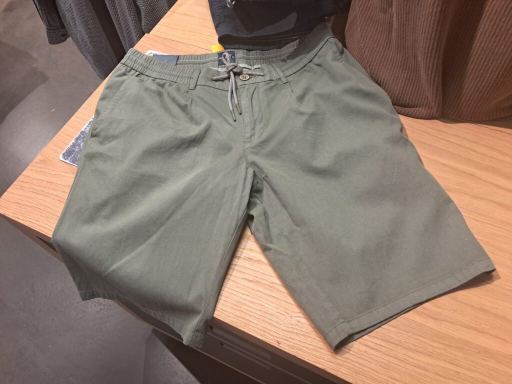 Bermuda Hose, Archiv